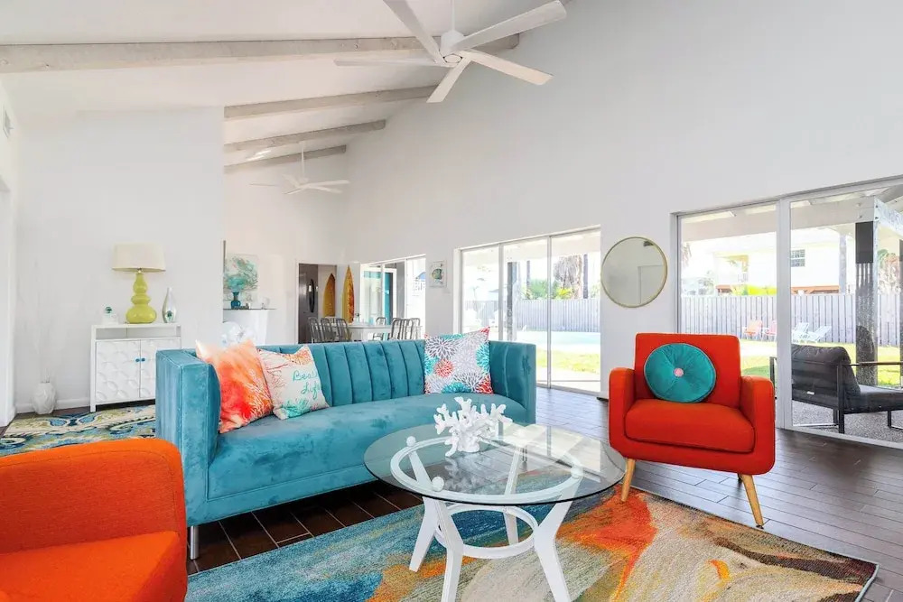 Stylish 3 Bedroom Pool Pets Sleeps 10