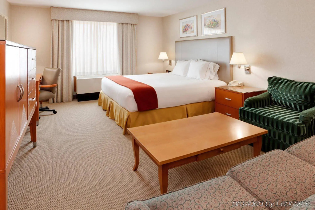 Holiday Inn Express Hotel & Suites Warwick-Providence Airport by IHG