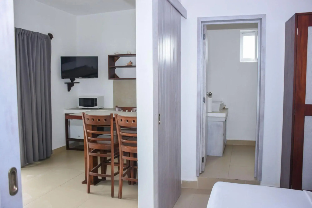 El Fuerte Beach Apartments