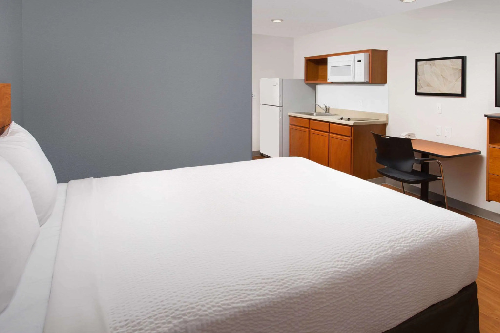 WoodSpring Suites Chicago Darien