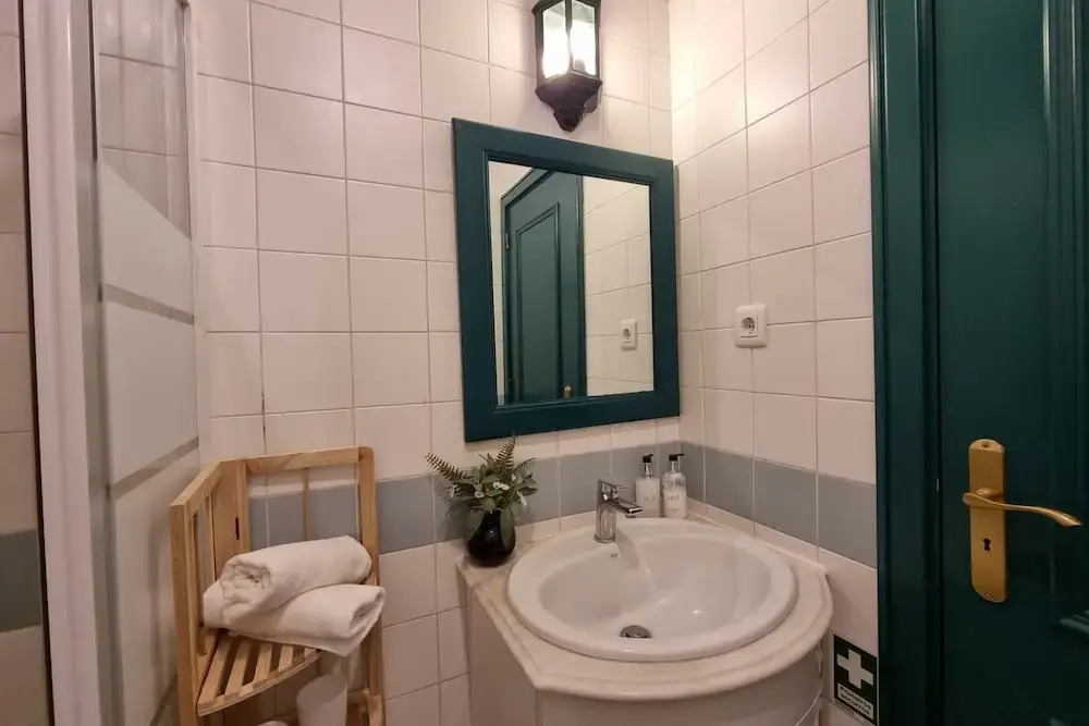 City Breaks With Pool - Belvedere Apartment