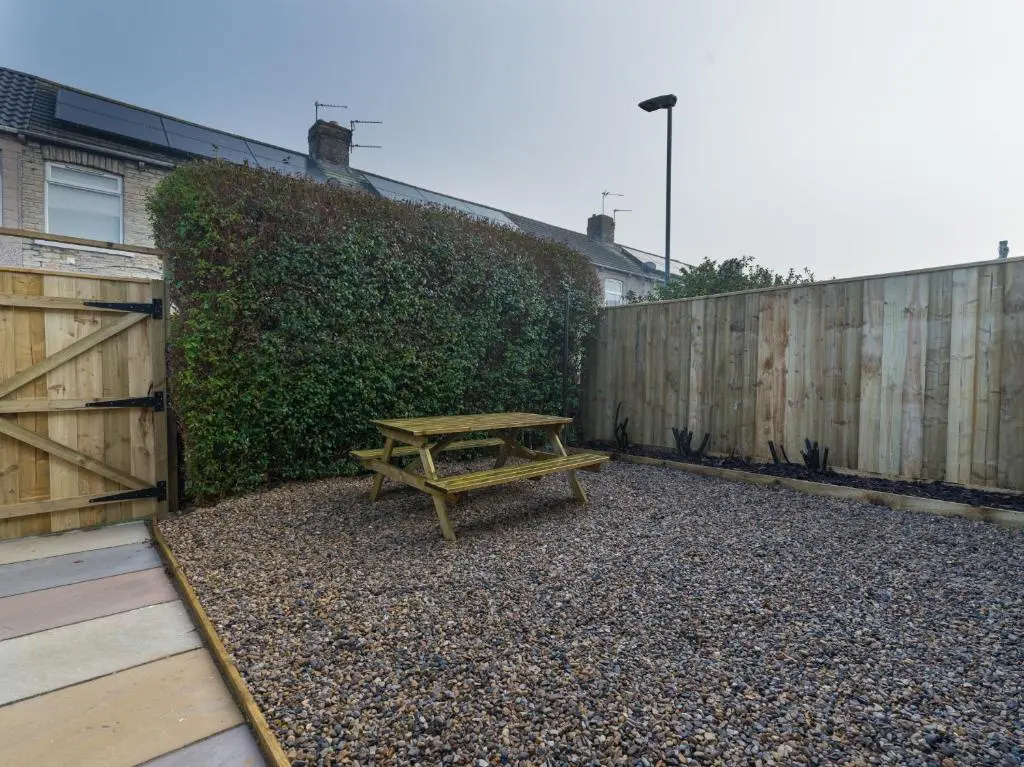 Chestnut House - Sleeps 4 - Pet friendly - Parking