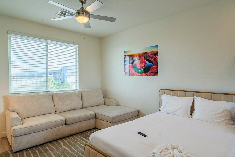 The Lotus Serene Stay with Pool-Gym-EV