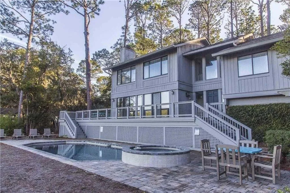 Wren Drive 18 by RedAwning