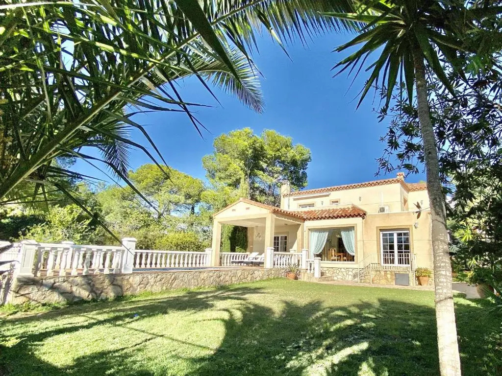 Villa Montserrat 4bedroom with sea and mountain views & air-conditioning & private swimming pool