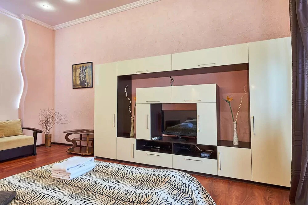 Апартаменты Home-Hotel, ул. Лысенко, 1