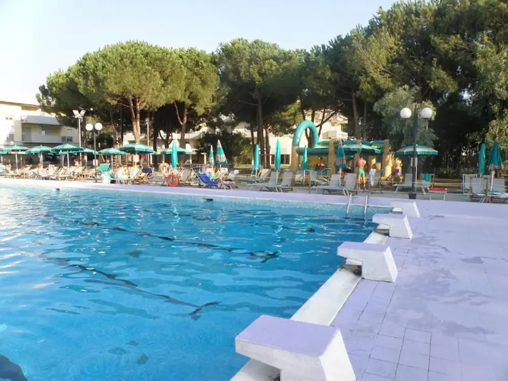 Residence with swimming pool in Luni Mare