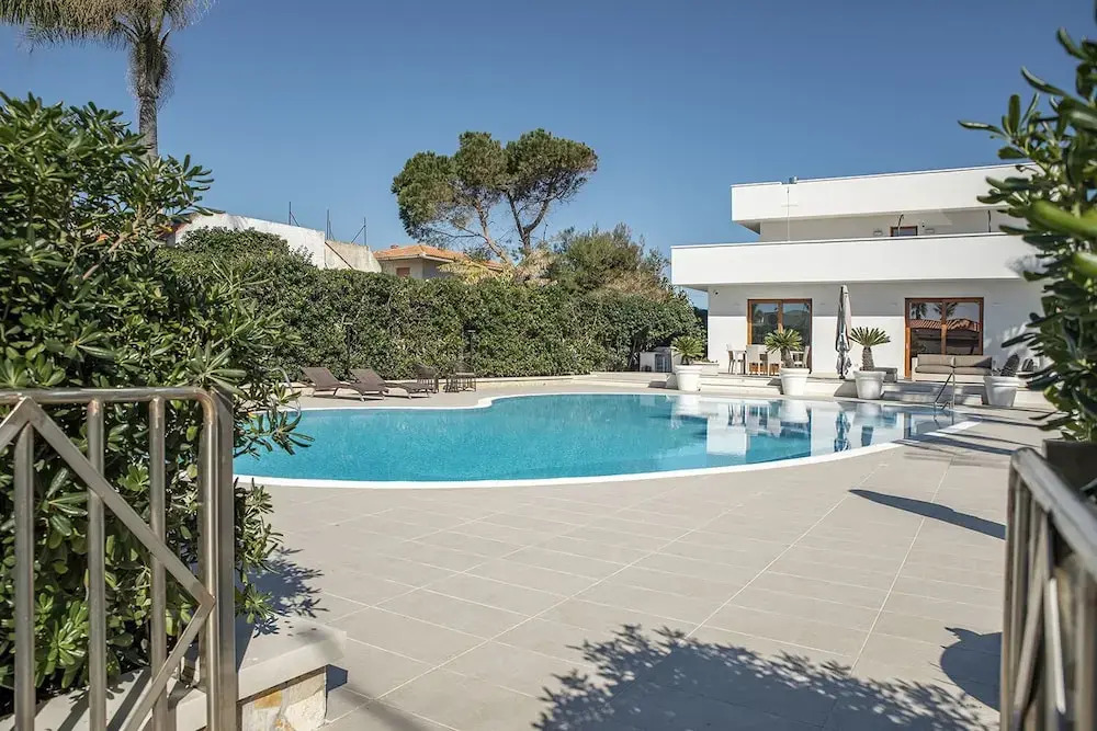 Ognina Apts With Pool By Wonderful Italy