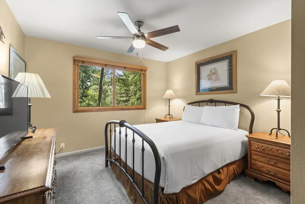 Snow Flower 068 3 Bedroom Condo by RedAwning