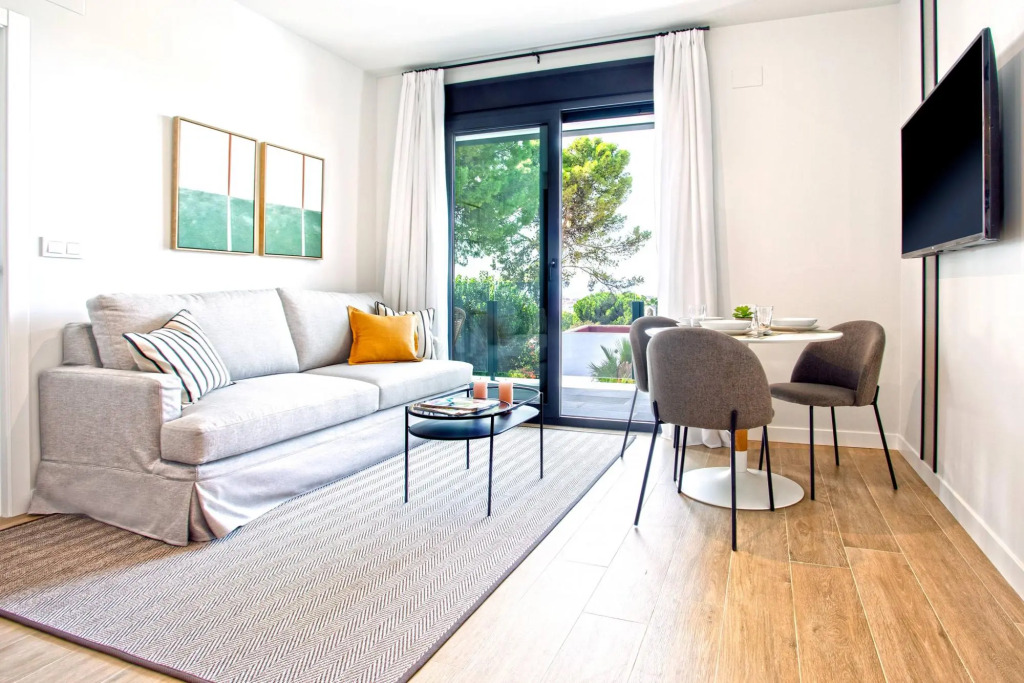 Spectacular 2 BD with 2 terraces, pool and parking. Arruzafa VIII
