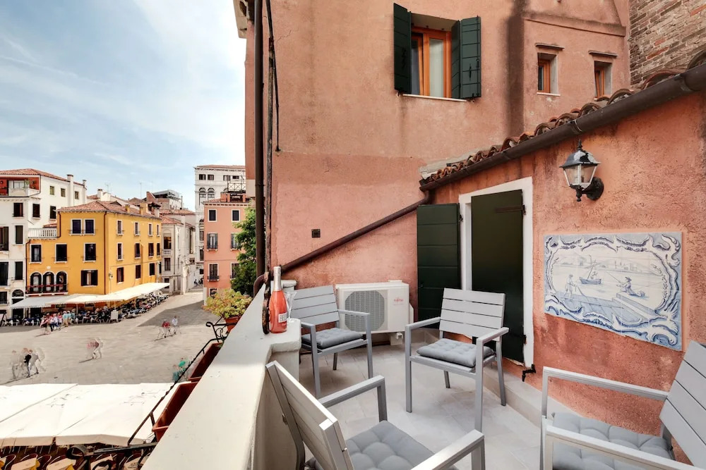 Santo Stefano Accademia Apartment Venice