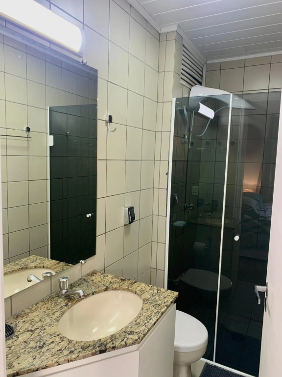 707- Apartamento Encantador, amplo e decorado, quarto, sala, cozinha, mobiliario moderno, cozinha completa com utensílios , Excelente vista da cidade e localização privelegiada no bairro Bigorrilho