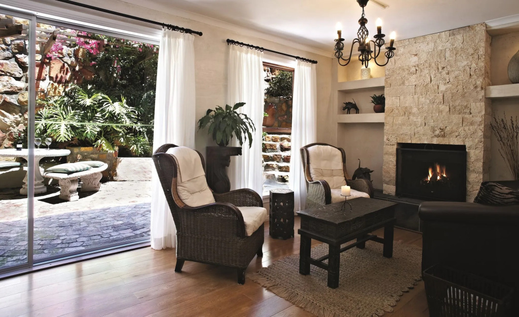African Violet Guest Suites