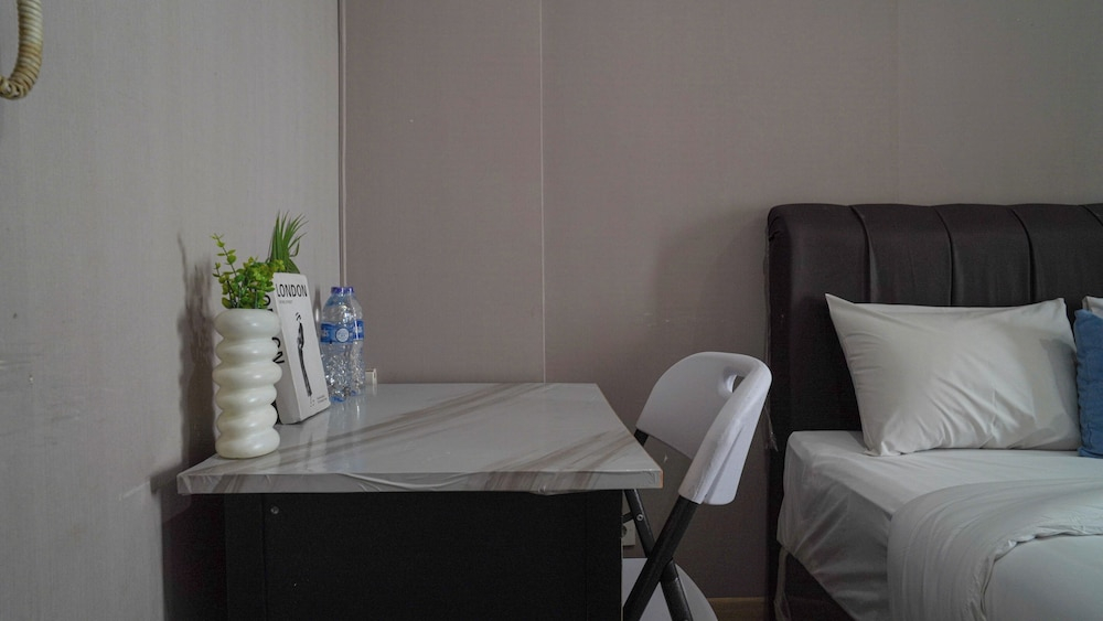Delightful Studio At Apartment Green Bay Pluit