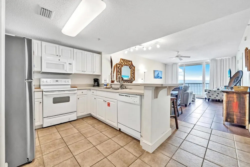 Majestic Beach Towers 1-1304