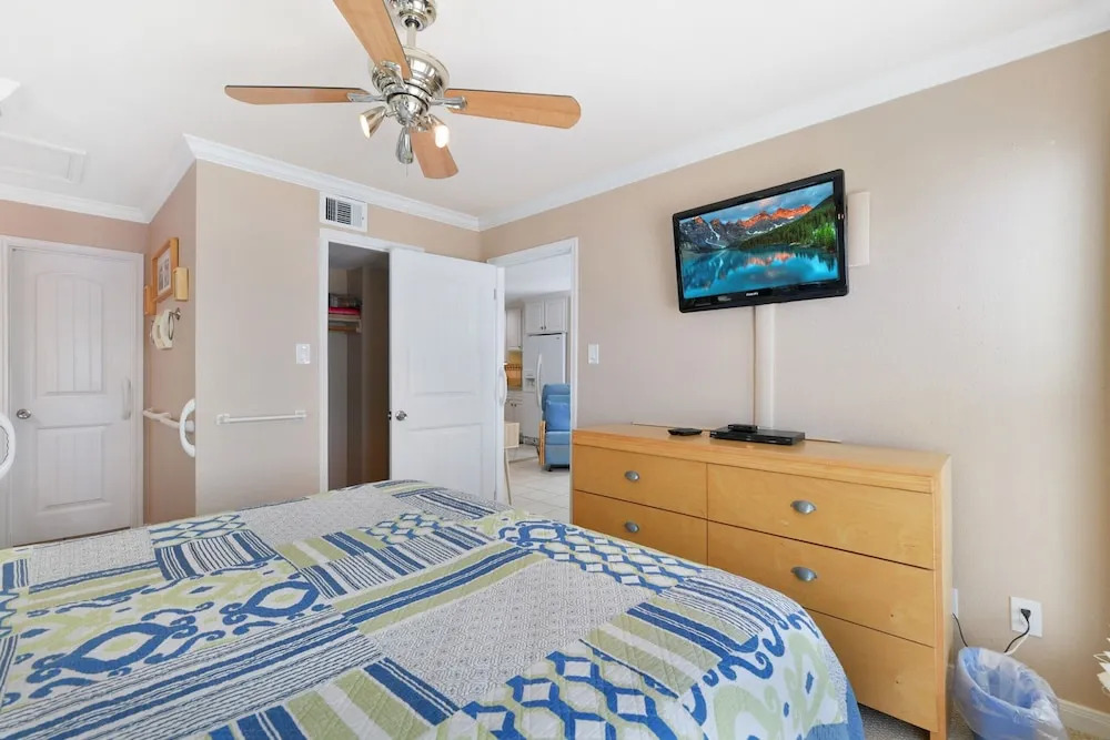Seascape 1311 2 Bedroom Condo by RedAwning