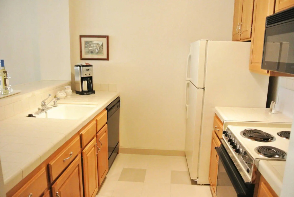 Cow Hollow Inn and Suites