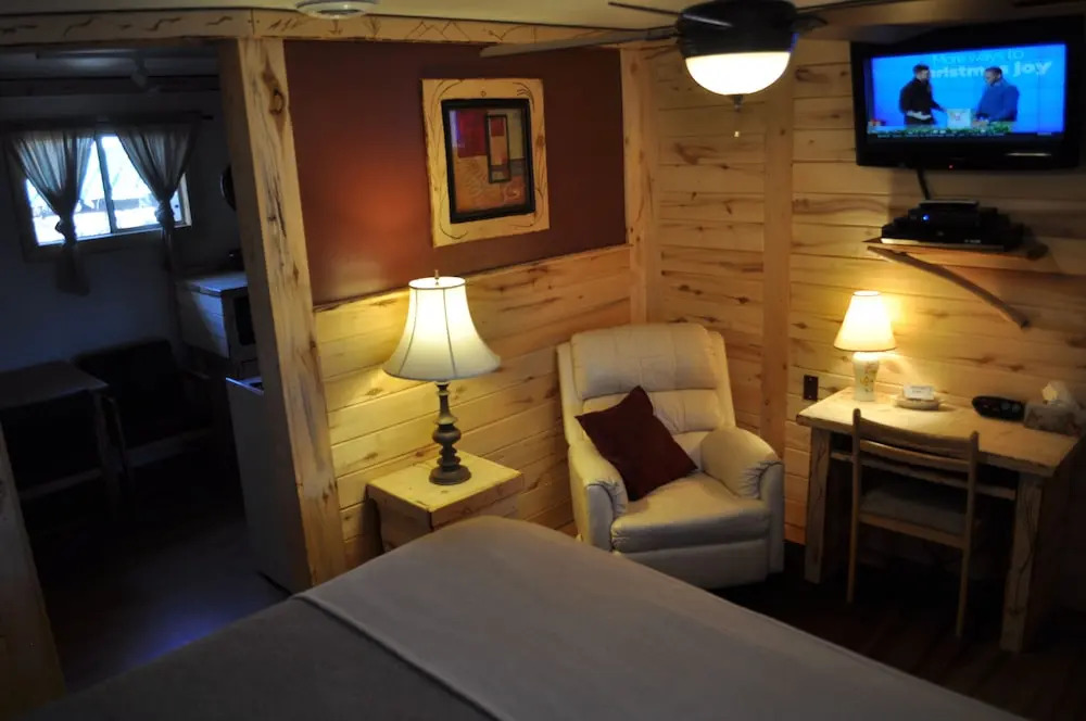 The Cedaredge Lodge