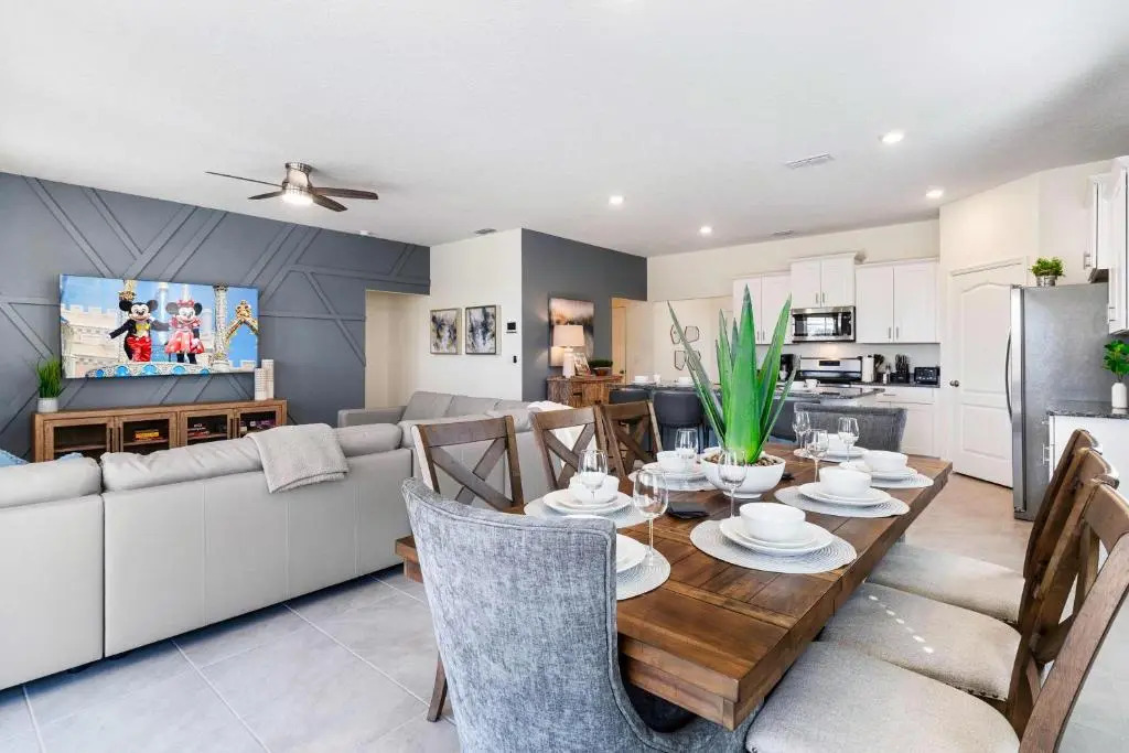 7663 Oakmoss Loop