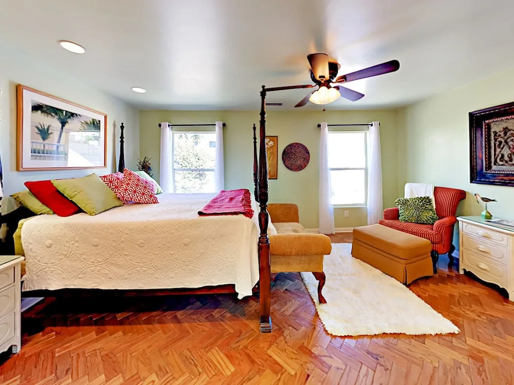 918 N The Strand Home 3 Bedrooms 3 Bathrooms Home