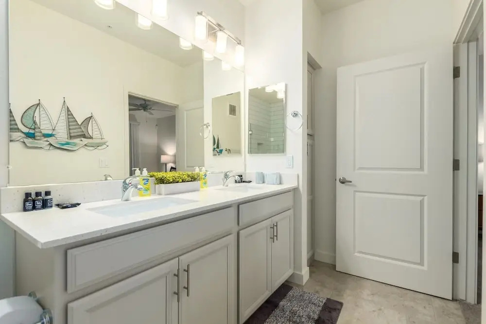 Queen Creek #305 1 Bedroom Condo by Redawning