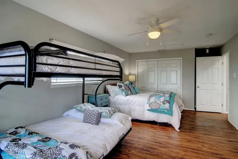 8 Bells SB730 - 3 Br Home