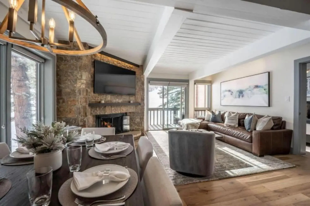 True Ski-In Ski-Out 2 BR Condo with Hot Tub