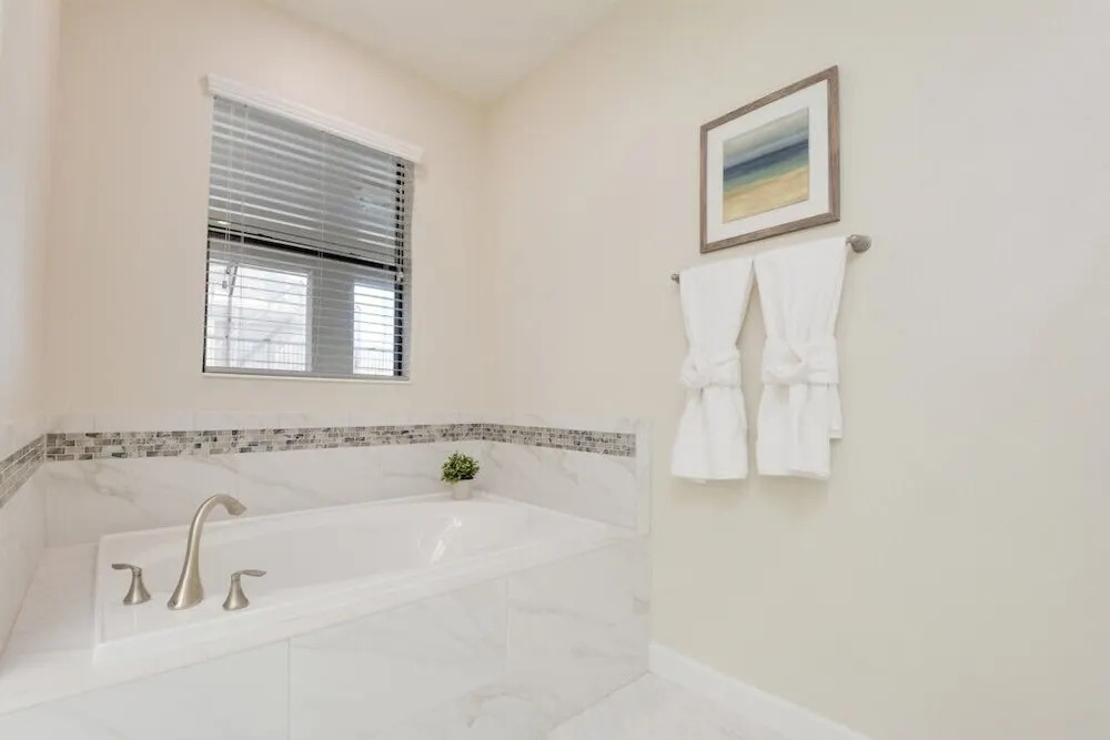 9153 Davenport - 8 Br Home