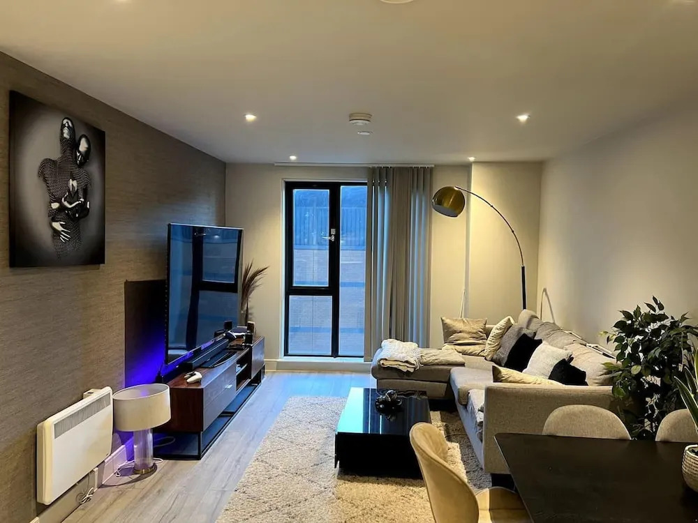 2-bed Luxury Apartment in Birmingham City Center