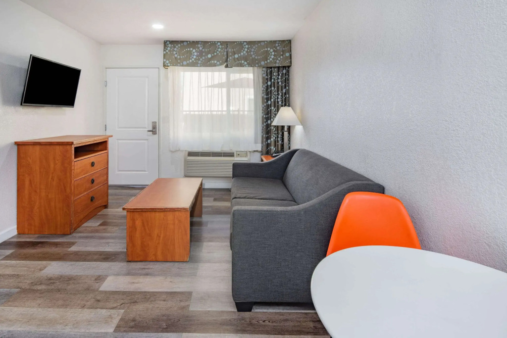 Howard Johnson Suites by Wyndham San Diego Chula Vista BayFront