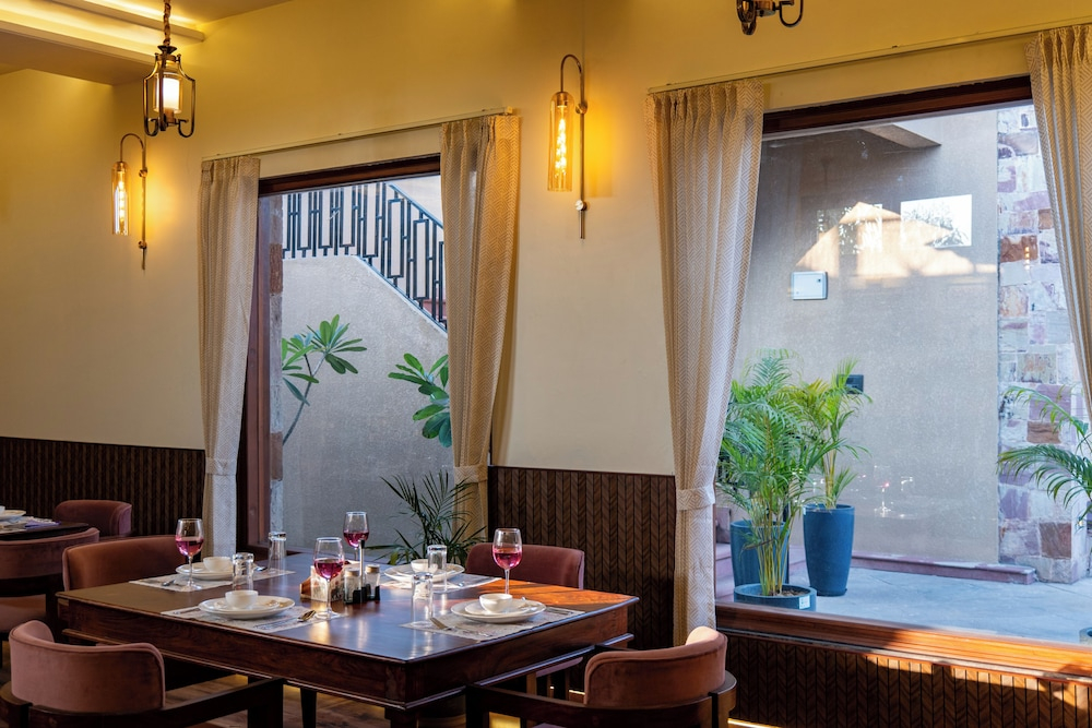 ELIVAAS Tiger Cave Suite with Pvt Pool