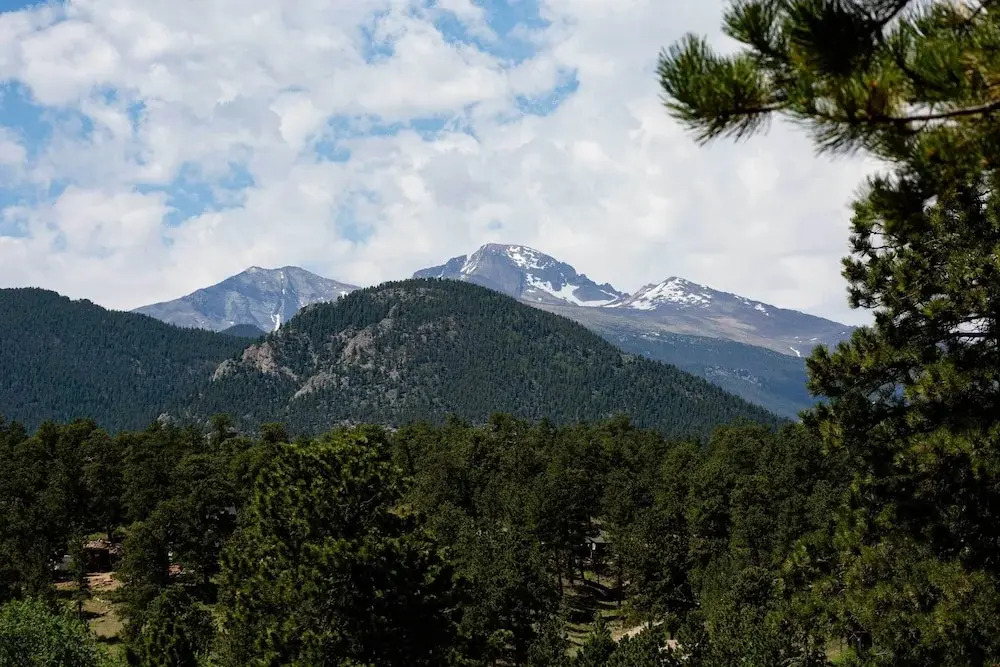 Charming Estes Park Cabin w/ 2 Private Patios!