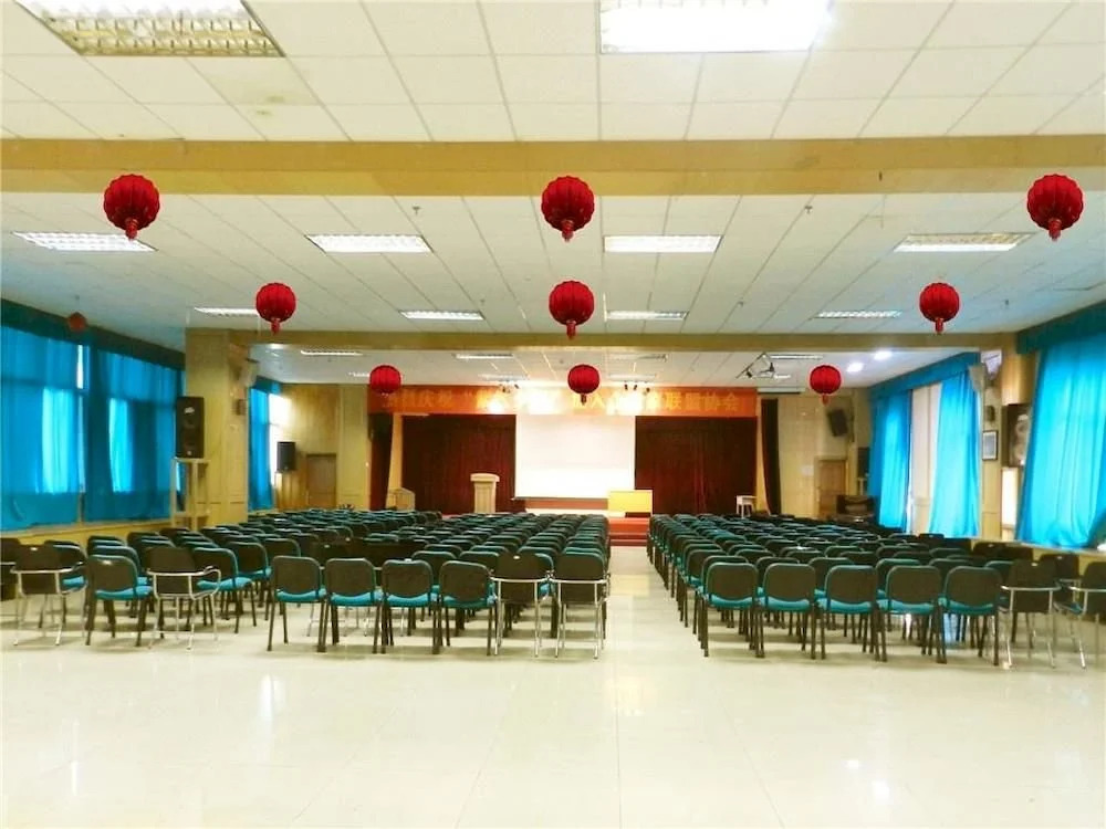 Kunming Jiaoyuan Hotel (Tongde Plaza Baiyun Road Subway Station)
