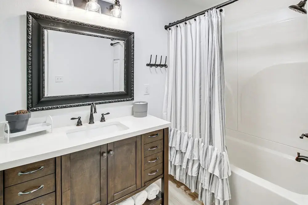 1 Mi to Lake Hamilton! Newly Remodeled Family Home