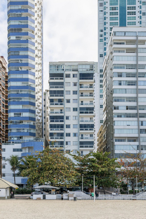 Apto Pé Na Areia Em Balneário Camboriu Acs806