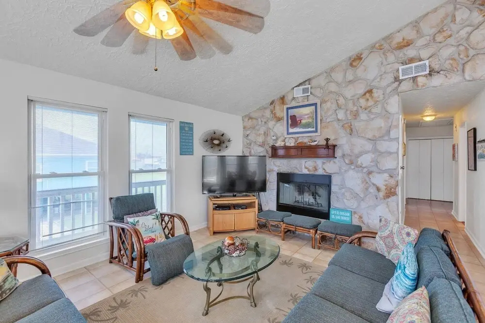 Alsup House In Jamaica Beach 3 Bedroom Home by Redawning