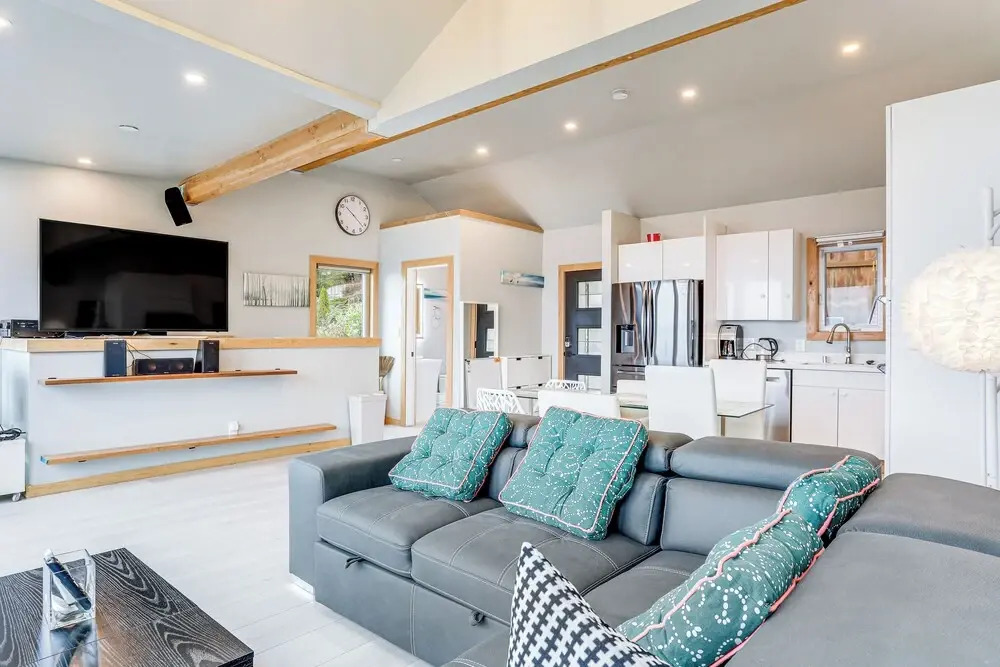 Seattle Sanctuary w/ Sweeping Views, Walk to Beach