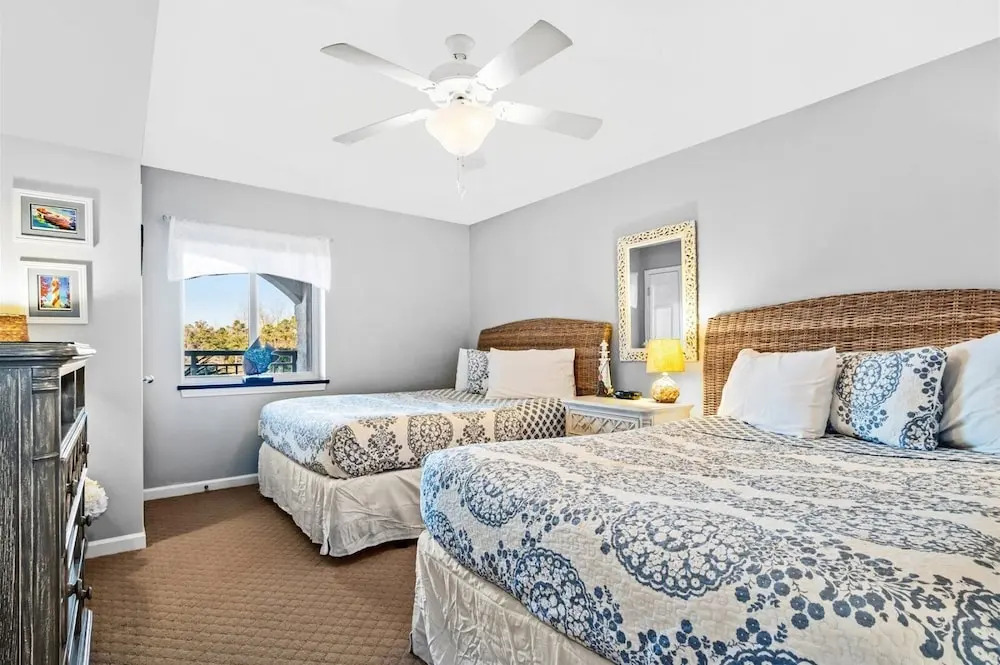 Yacht Club Villas #1-1001