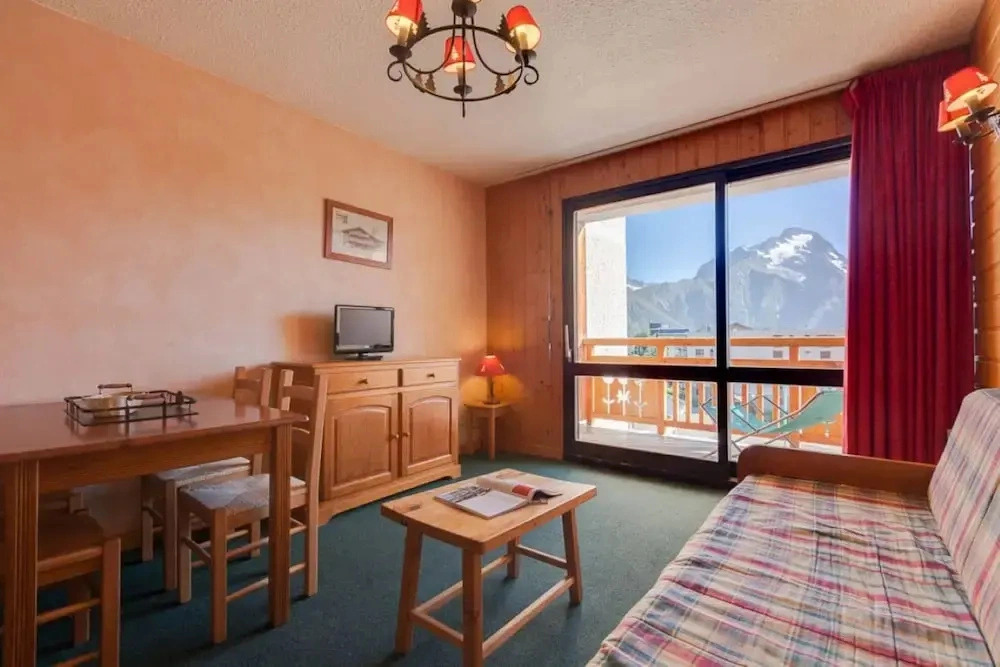 Apartment in Les Deux Alpes With Balcony