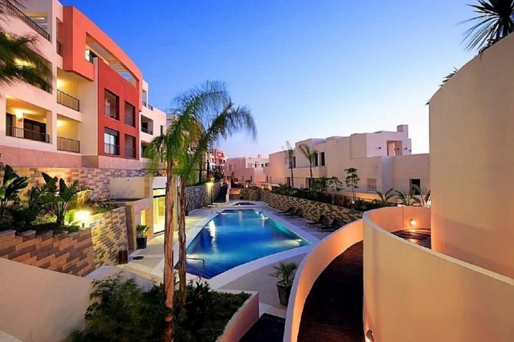 Luxurius Penthouse with Large Terrace and Spa