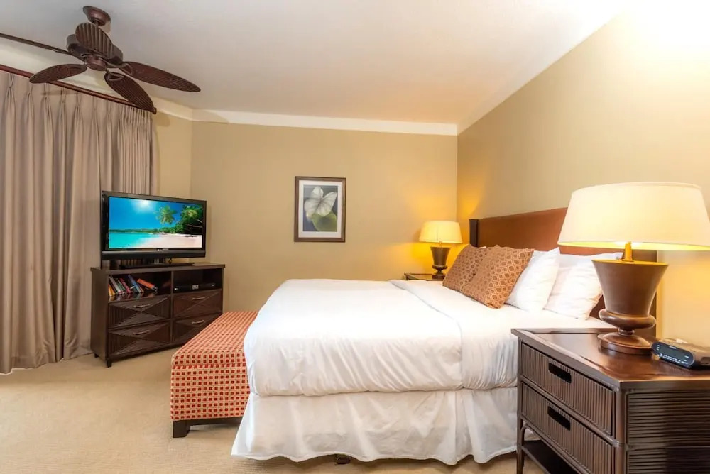 K B M Resorts- HKH-423 Beautiful Studio, ocean views, private balcony, easy pool access