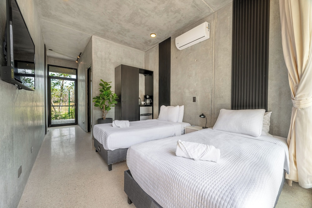 Nelblu Flamingo Suites