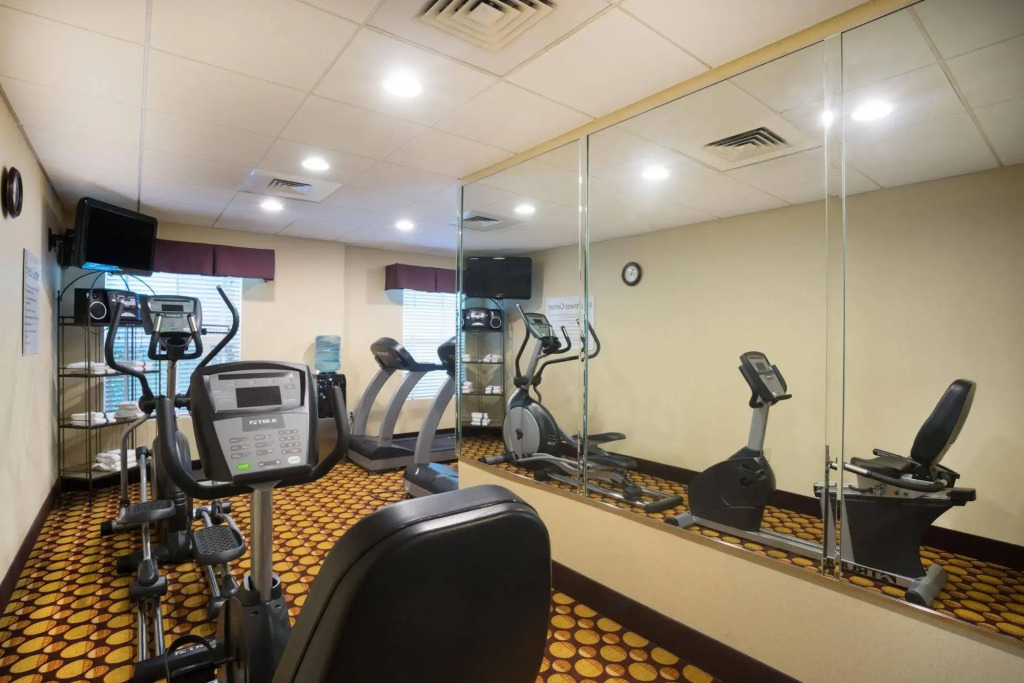 Comfort Suites near Birkdale Village- Huntersville