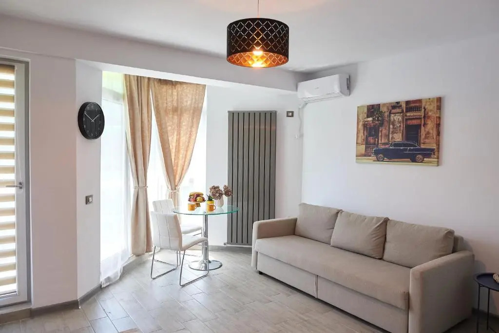7 Waves Studio-Spa n Pools beach resort