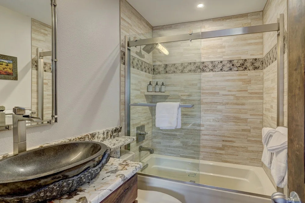 4br Renovated - Sleeps 12- Downtown Breck by RedAwning