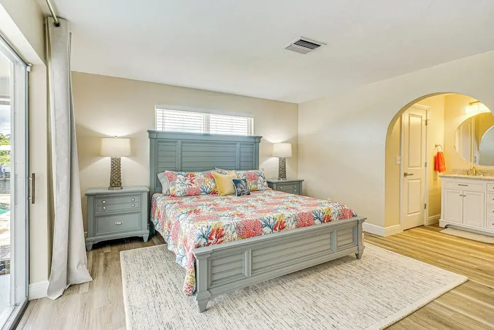 5 Mi to Beach: Cape Coral Oasis w/ Lanai