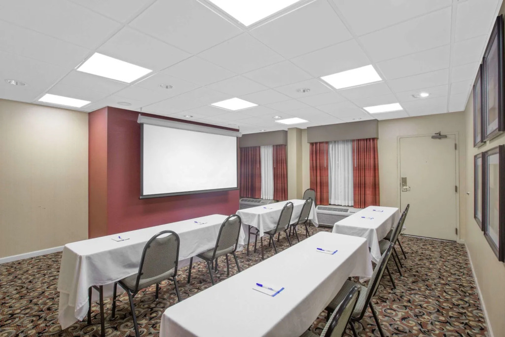 Studio 6 Suites Jacksonville, NC - Camp LeJeune