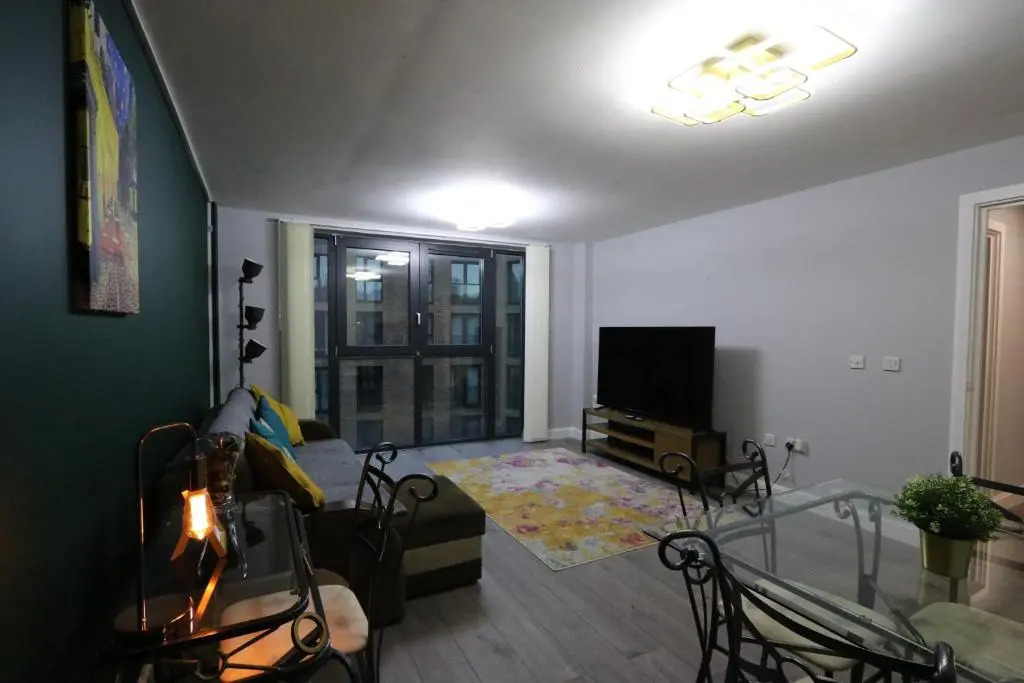 Stunning Top Floor Southside Apartment 2 BEDS PARKING WIFI NETFLIX