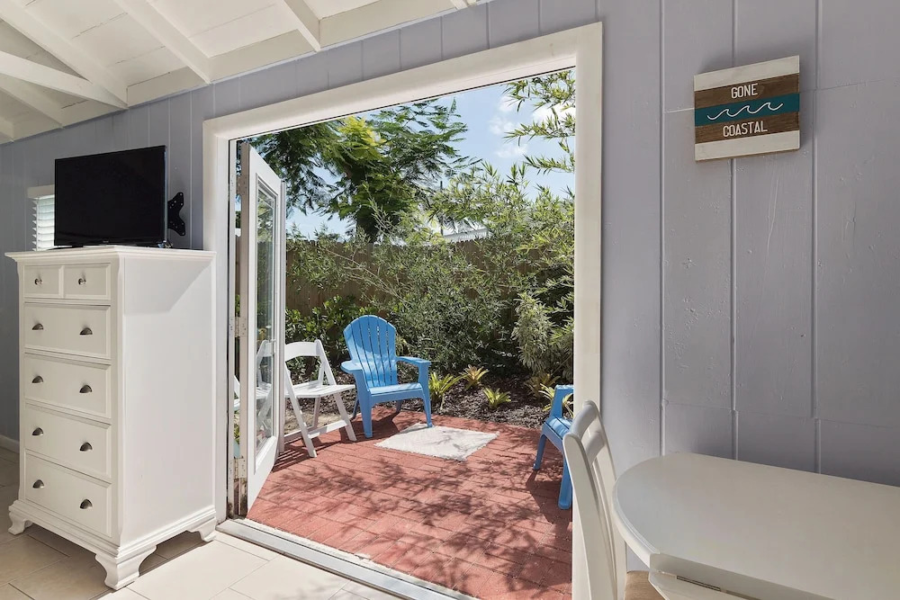 Tropical Cottages