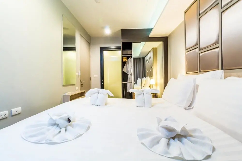 6Av 705 - Luxury Condo in Surin Beach Rooftop bar Pool and gym